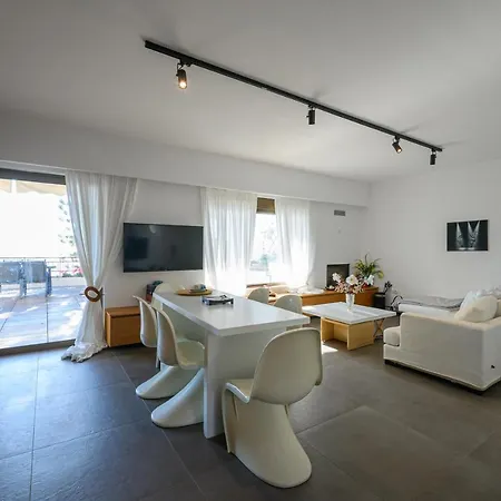 5 Meters From The * Chrani