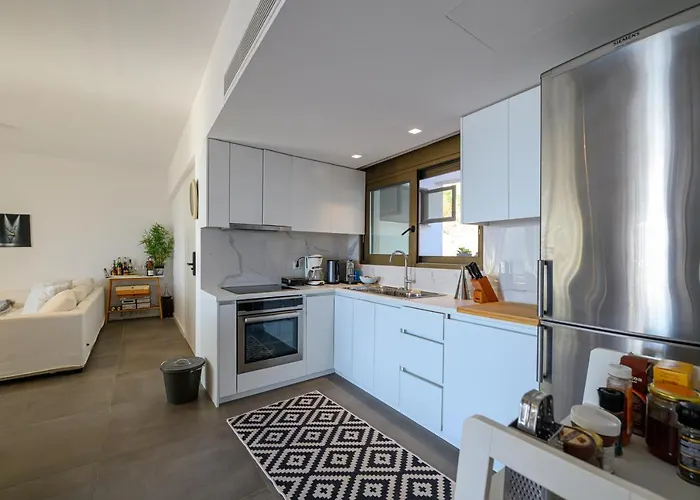 5 Meters From The * חראני