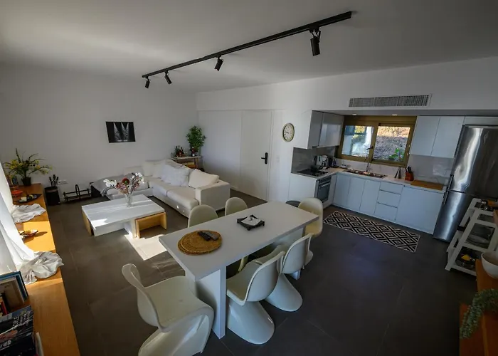 5 Meters From The בית נופש